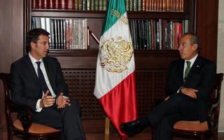 El presidente de la Xunta, en una foto de archivo junto con el presidente mexicano, Felipe Calderón, durante su visita el pasado noviembre al país azteca. 