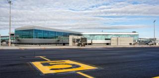 A nova terminal do aeroporto compostelán recibirá a moitos dos galegos e as galegas da diáspora grazas á mellora nos voos internacionais.