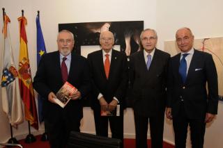 O secretario xeral de Emigración e o xefe da Casa de Galicia na presentación do libro de Ramón Guillermo Aveledo. 