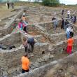 Os mozos e mozas galegos do exterior participantes no campo de traballo do Conecta con Galicia 2015 levaron a cabo traballos de recuperación do patrimonio arqueolóxico no castro de Castromaior (Portomarín-Lugo) 
