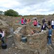 As mozas e mozos galegos do exterior participantes no campo de traballo do Conecta con Galicia 2015 levaron a cabo traballos de recuperación do patrimonio arqueolóxico no castro de Castromaior (Portomarín-Lugo) 