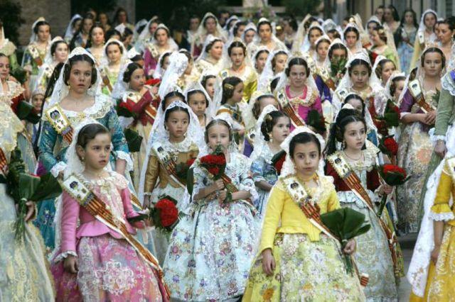 Actuación da Banda de gaitas "Celturia" do Centro Gallego de Valencia, na ofrenda floral á Virxe dos Desamparados