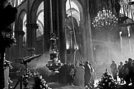 Inauguración de la exposición "Arte y ritual en la catedral de Santiago de Compostela", de Luis Gabú, en Buenos Aires