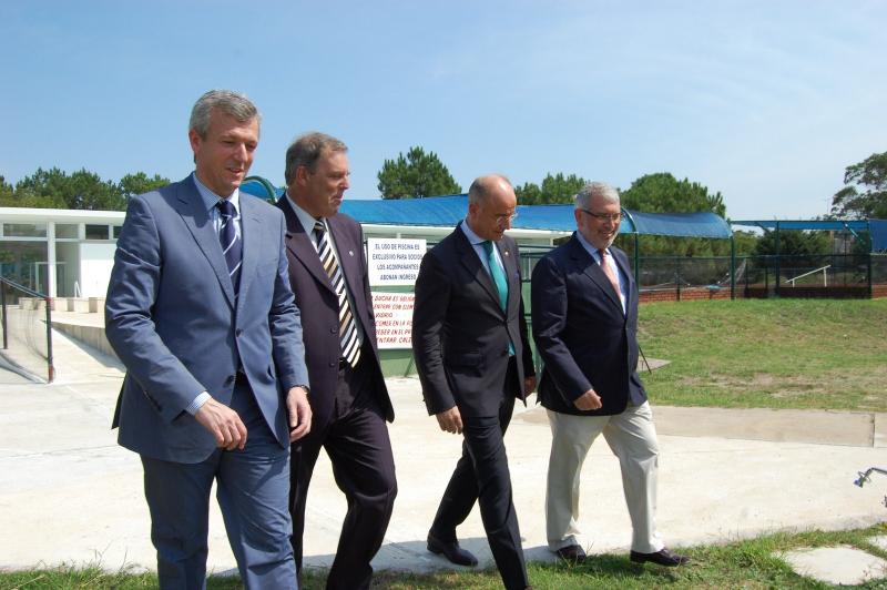 O conselleiro de Presidencia, Administracións Públicas e Xustiza, Alfonso Rueda, e o secretario xeral de Emigración, Santiago Camba, inauguraron na mañá de onte o Centro de Rehabilitación Cardíaca do Centro Gallego de Montevideo (Uruguai)