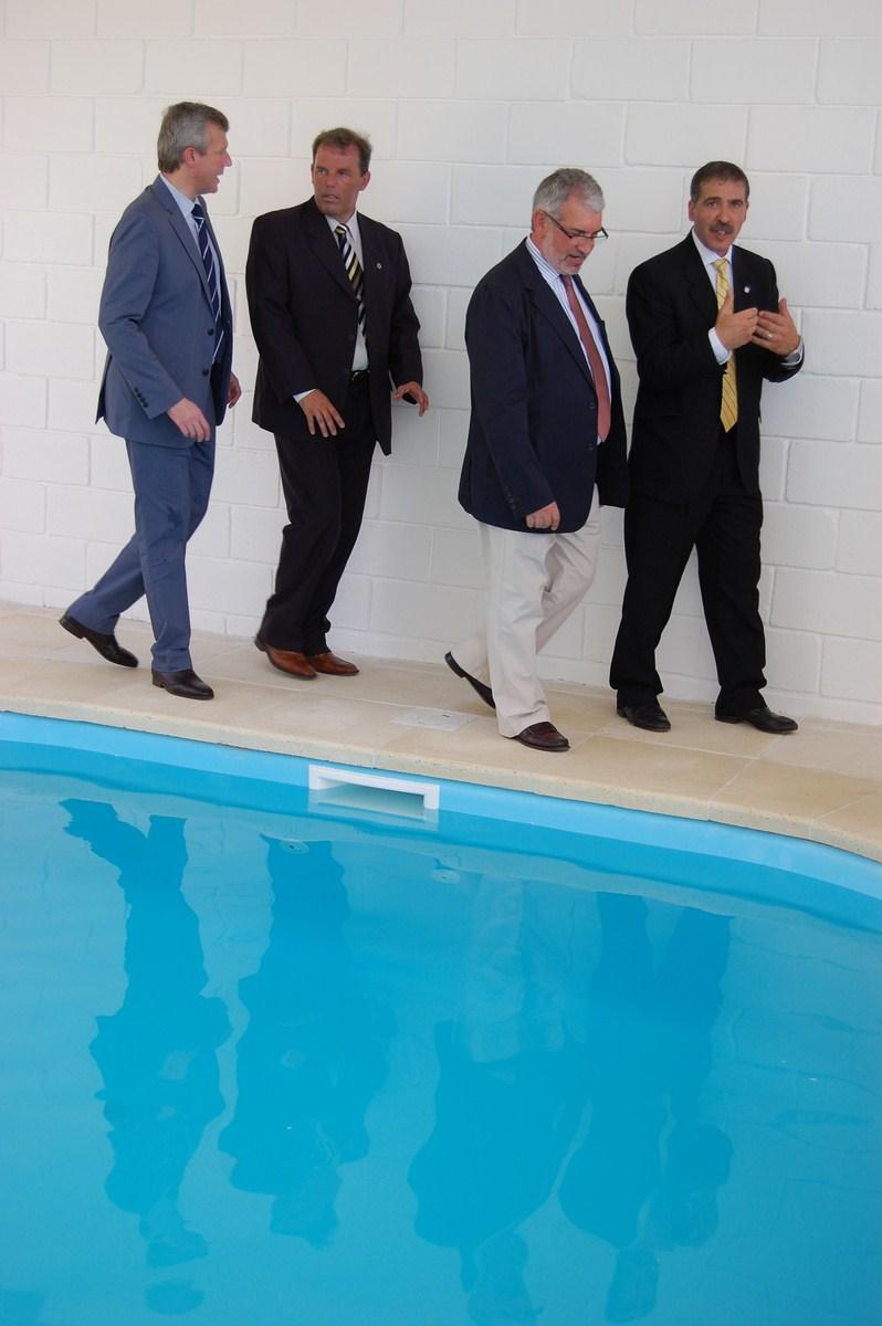 O conselleiro de Presidencia, Administracións Públicas e Xustiza, Alfonso Rueda, e o secretario xeral de Emigración, Santiago Camba, inauguraron na mañá de onte o Centro de Rehabilitación Cardíaca do Centro Gallego de Montevideo (Uruguai)