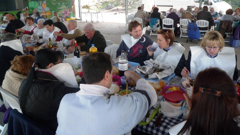 Os 'calçots' son un tipo de cebola, típico da gastronomía catalana, que adoitan consumirse a finais do inverno en xuntanzas.