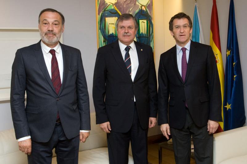 O responsable do Goberno galego reuniuse onte co embaixador da República do Uruguai en España, Carlos Pita. Foto: Ana Varela.