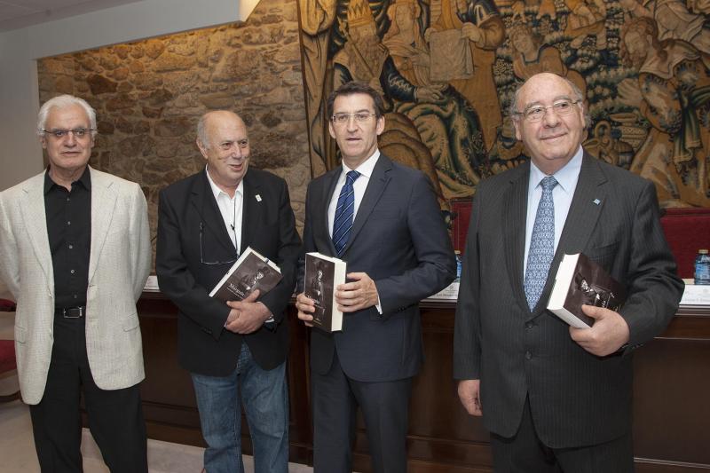 Núñez Feijóo con Xosé Ramón Barreiro, Méndez Ferrín e Víctor Freixanes. Foto: Xoán Crespo.