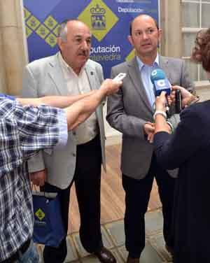 Rafael Gil e Rafael Louzán, durante a visita do primeiro á Deputación