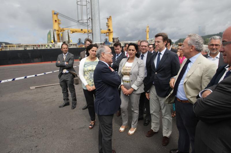 Alberto Núñez Feijóo en la visita que realizó ayer al nuevo puerto de Brens(Cee) Autor: Conchi Paz