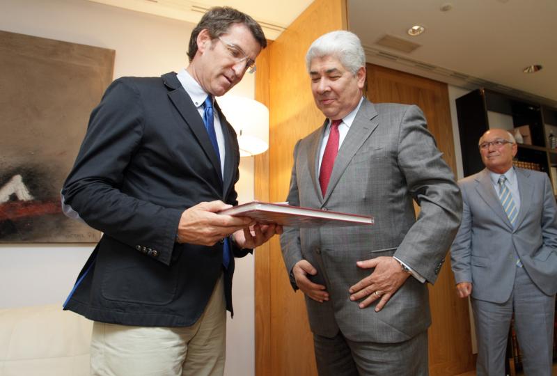 Feijóo con el embajador de Méjico en España, Francisco Javier Ramírez (Autor: Conchi Paz)