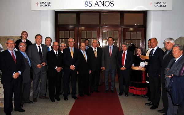 Imagen del acto de entrega de la medalla y 95 º aniversario de la entidad. Foto: EspañaVale.com.