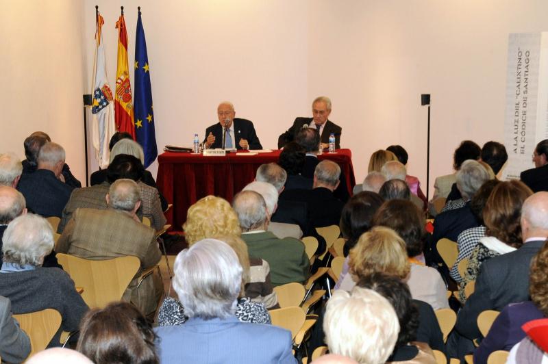 El director de la Casa de Galicia en Madrid, José Ramón Ónega, en la presentación del recital.