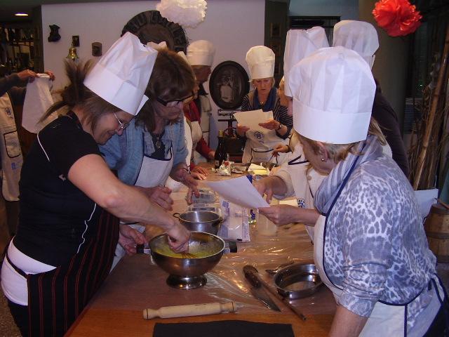 Chulas de bacalao, cocido, empanada o tarta de Santiago fueron algunos de los platos preparados. Foto: Galicia Digital.