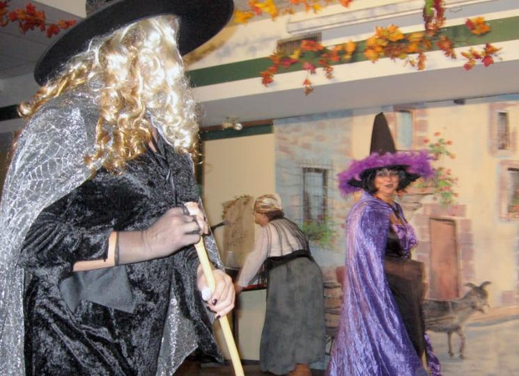 As 'meigas' foron as encargadas de recitar o Conxuro da queimada. Foto: Mark Krawczynski.