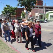 A procesión coa imaxe da Virxe da Inmaculada Concepcion de María partiu dende o Hogar Español.