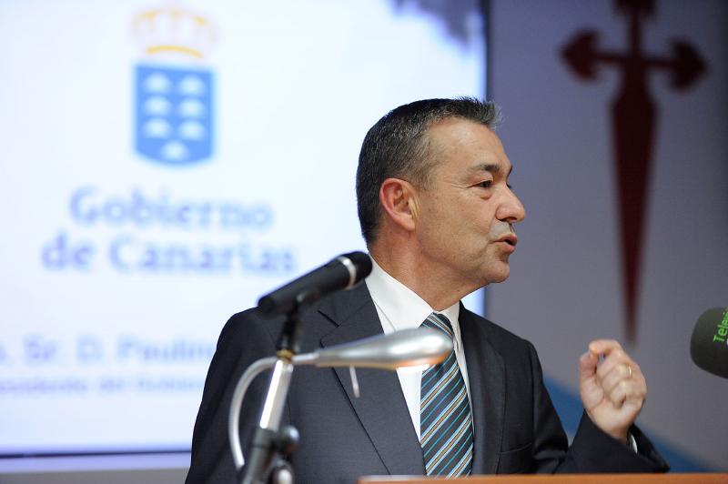 Paulino Rivero, presidente del Gobierno de Canarias, durante su intervención en el acto del 50 Aniversario de la entidad gallega