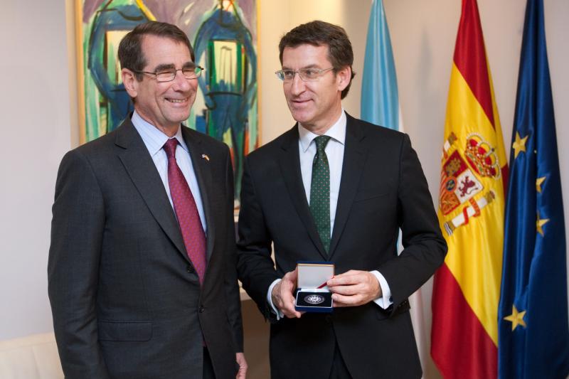 O presidente da Xunta recibiu este xoves en audiencia ao embaixador dos EE.UU. en España,  Alan D. Solomont. Foto: Ana Varela.