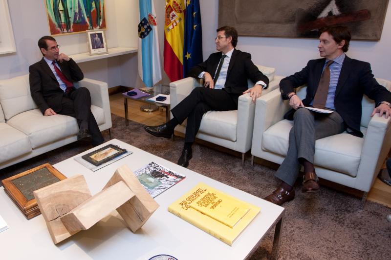 O presidente da Xunta recibiu este xoves en audiencia ao embaixador dos EE.UU. en España,  Alan D. Solomont. Foto: Ana Varela.