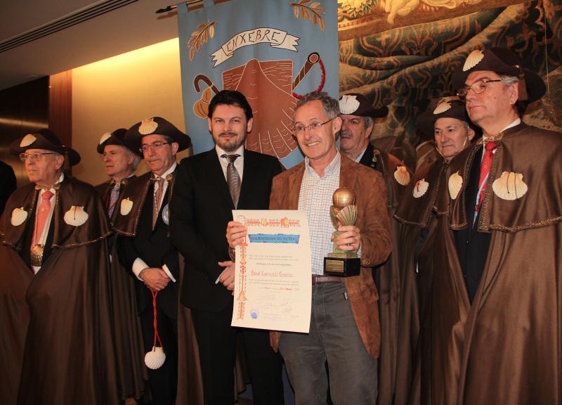 OEl doctor Ángel Carracedo, catedrático de Medicina legal de la USC, recibió el premio Galeguidade no Mundo 2013.