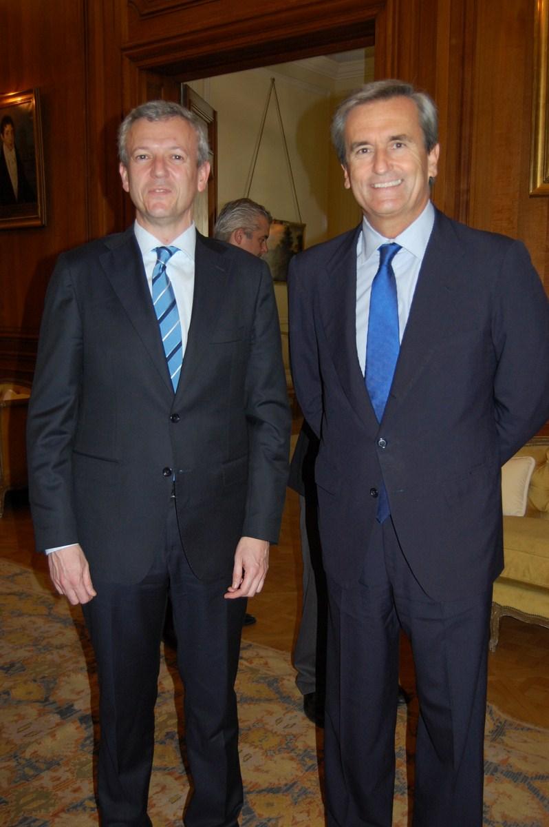 El vicepresidente de la Xunta, Alfonso Rueda, en el encuentro que mantuvo con el embajador de España en Argentina, Román Oyarzun