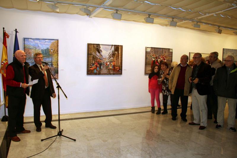Vidal Martín Palacio na presentación da súa mostra pictórica na Casa de Galicia 