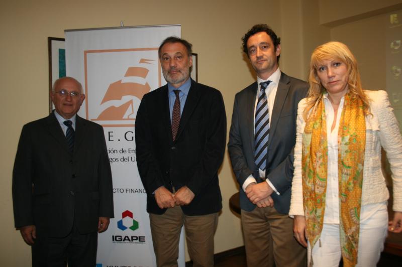 En la foto: el presidente de la AEGU, el embajador en Uruguay, el director de IGAPE y la directora de Pexga en Argentina-Uruguay