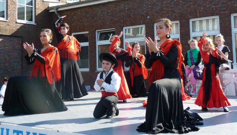 Na imaxe, a actuación do grupo Alegría, do Centro Galego de Cuxhaven.