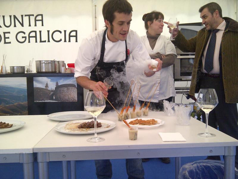 O cociñeiro Álvaro Villasante foi o encargado de realizar os 'show cookings' de cociña galega.