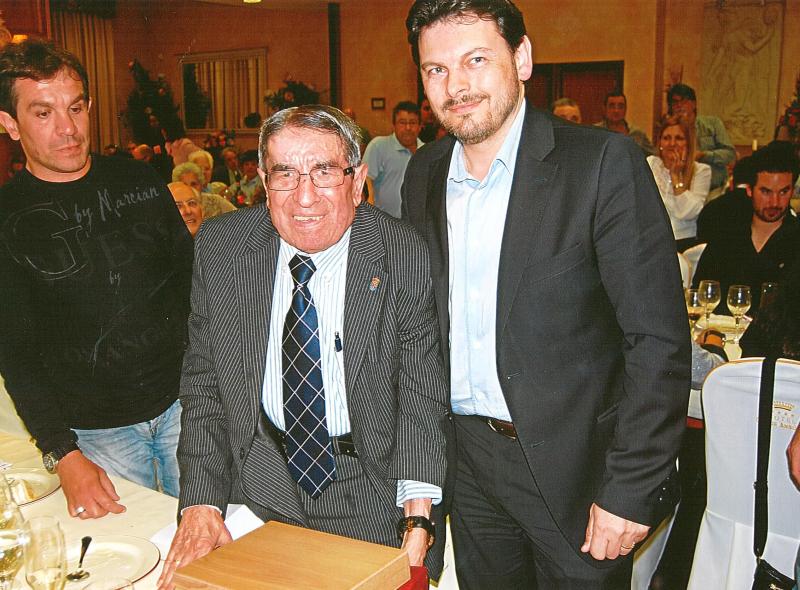 El homenajeado, Eloy Fernández, junto con el secretario xeral da Emigración de la Xunta de Galicia