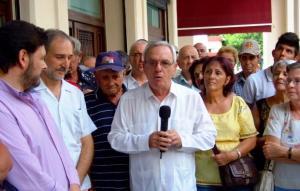 O secretario xeral de Emigración no acto de descubrimento da placa conmemorariva no edificio que albergou a Curros Enríquez