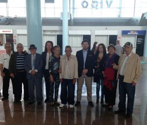 Imaxe da chegada ao aeroporto de Peinador (Vigo) das e dos participantes procedentes de Cuba