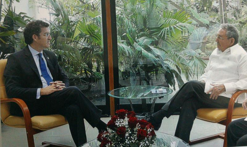 El presidente de la Xunta de Galicia, Alberto Núñez Feijóo, y el de la República de Cuba, Raúl Castro, durante su reunión de hoy
