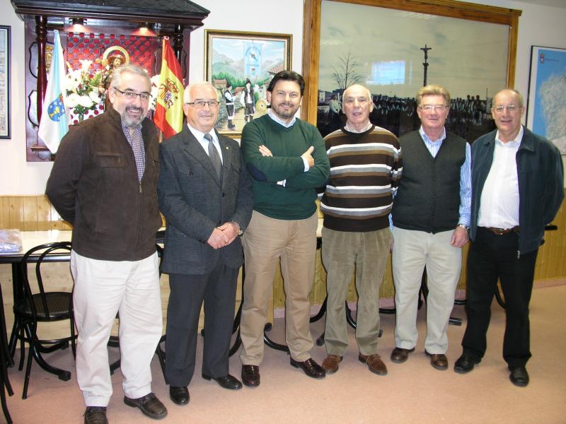Rodríguez Miranda con la directiva de la Junta de Gallegos en Alcobendas