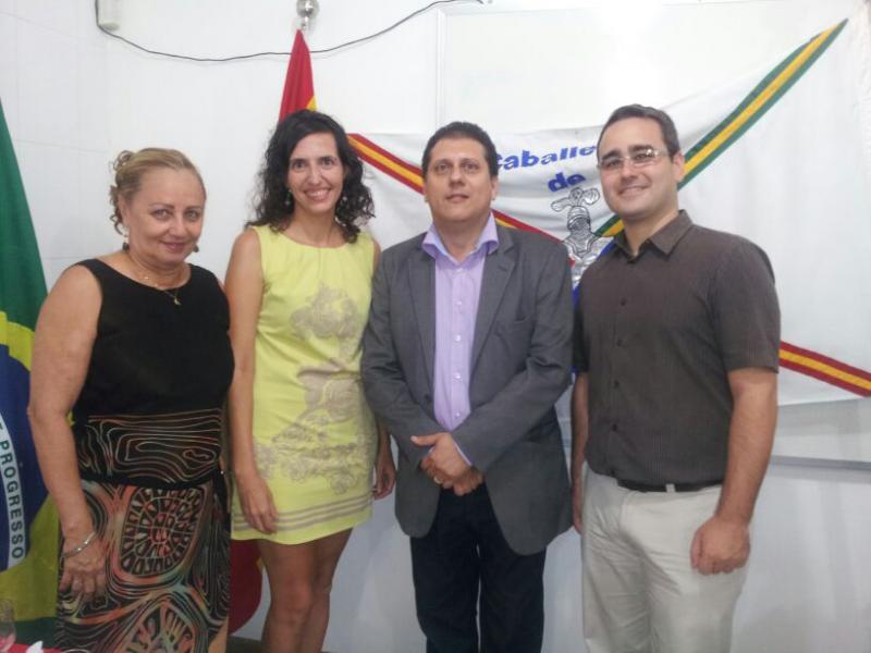 O acto contou con numeroso público asistente, así como autoridades consulares e locais, que gozaron das actuacións musicais tradicionais do noso floclore