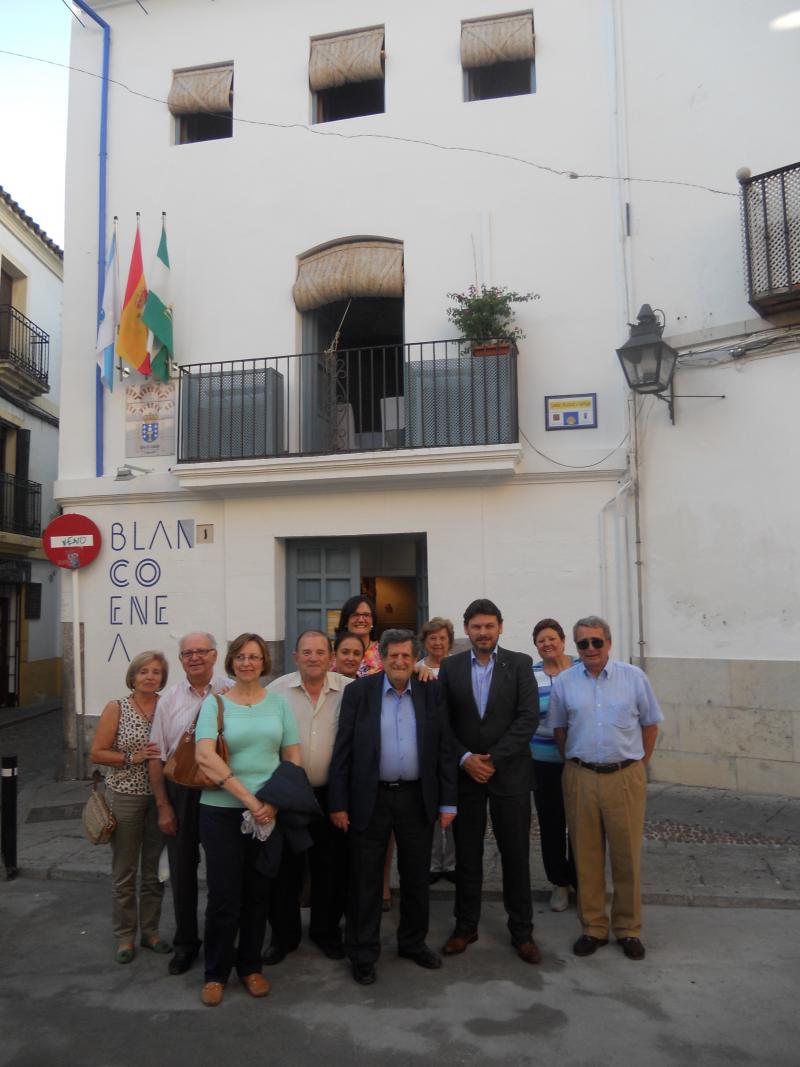 Miranda coa directiva e persoas asociadas da Casa de Galicia en Córdoba durante a súa visita á entidade galega o pasado mes de outubro
