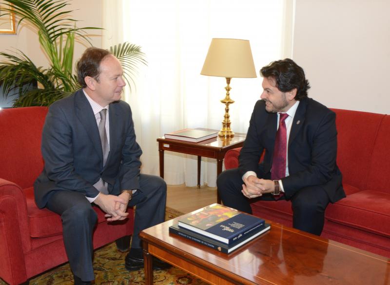 O secretario xeral da Emigración, Antonio Rodríguez Miranda, e o director xeral de Españois no Exterior e de Asuntos Consulares e Migratorios, Cristóbal Valdés durante a reunión celebrada en Madrid