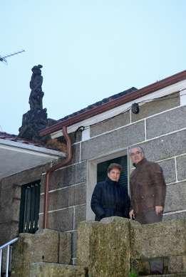Na imaxe, Jorge Canda, alcalde da Lama, na casa de Barreiro. Foto: Faro de Vigo Na imaxe, Jorge Canda, alcalde da Lama, na casa de Barreiro. Foto: Faro de Vigo