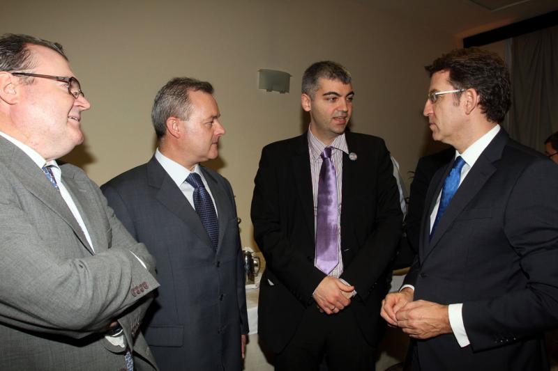 El presidente de la Xunta saludó a un grupo de empresarios gallegos con intereses en la Isla