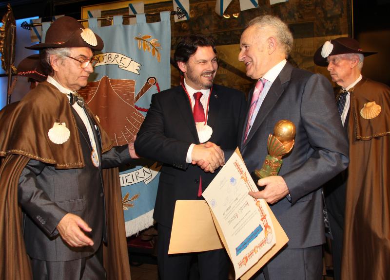 O secretario xeral da Emigración entrega os Trofeos da Galeguidade 2014 correspondentes ao Capítulo Xeral da Enxebre Orde da Vieira 