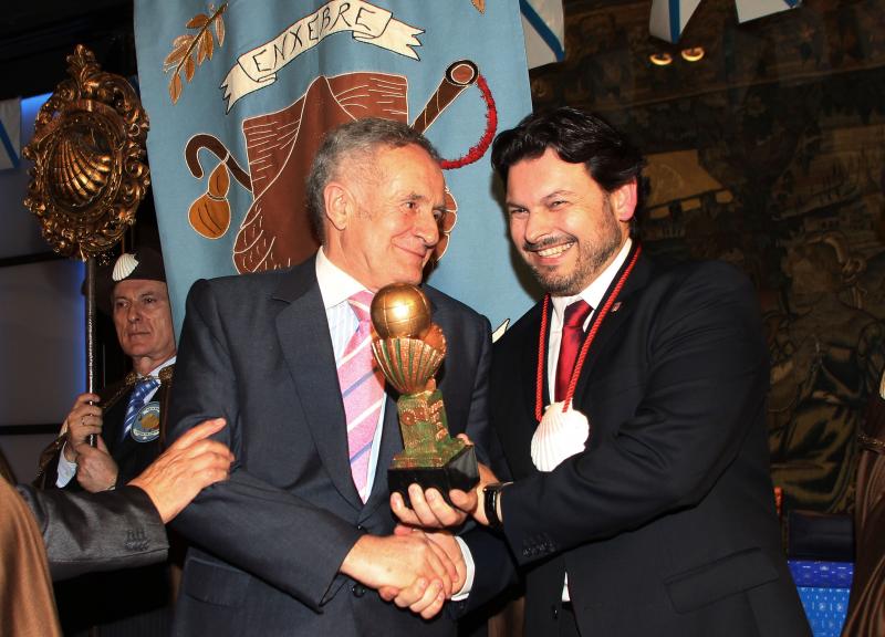El secretario xeral da Emigración entrega los Trofeos de la Galleguidad 2014 correspondientes al Capítulo General de la Enxebre Orde da Vieira