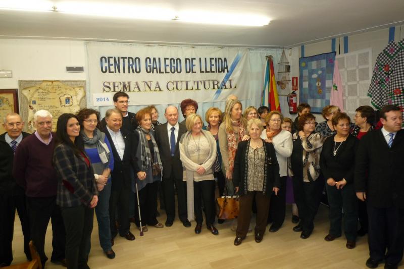 A Semana Cultural 2014 arrancou coa inauguración da exposición de manualidades que preparou a Vogalía da Muller durante o curso. Foto: Juan Rodríguez Gómez