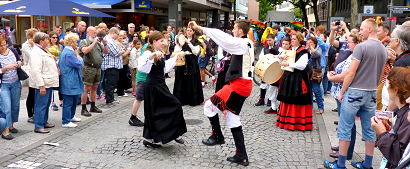 Na imaxe, a representación galega na Parade der Kulturen que se celebra con carácter bianual na localidade xermana de Frankfurt am Main