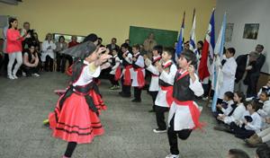 Danzas galegas dos alumnos da Escola.