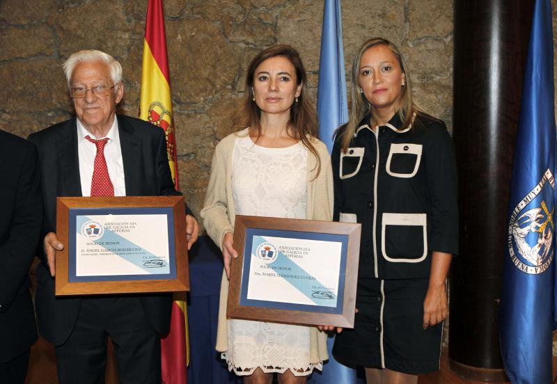 La consejera de Hacienda, Elena Muñoz Fonteriz, asistió hoy en Oviedo a la imposición de las insignias de oro de la Asociación Día de Galicia en Asturias