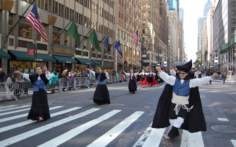 A Casa de Galicia de Nova York participou, un ano máis, no desfile pola Quinta Avenida da Gran Mazá