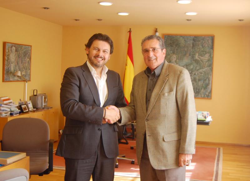 Na imaxe, o secretario xeral da Emigración canda Arturo Chao, presidente do Consello de Residentes Españois de Sâo Paulo 