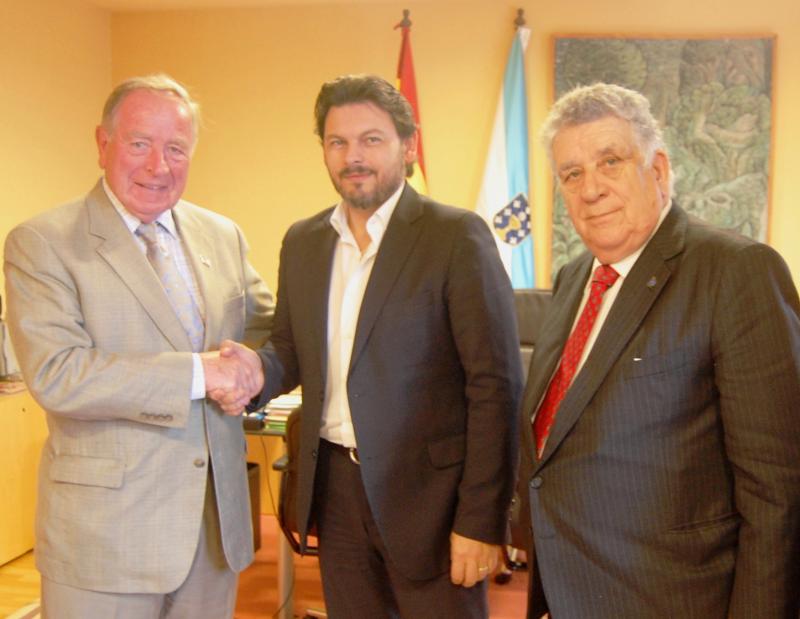 De esquerda a dereita: Dunleavy (presidente do New York City St Patrick’s Day Parade), Miranda e Tony Sánchez, empresario galego nos EE.UU.