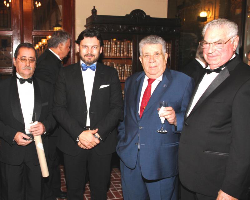De izquierda la derecha: Gabino Iglesias (canciller del Consulado General de España en Puerto Rico), Rodríguez Miranda, Tony Sánchez y Gómez Vilacoba