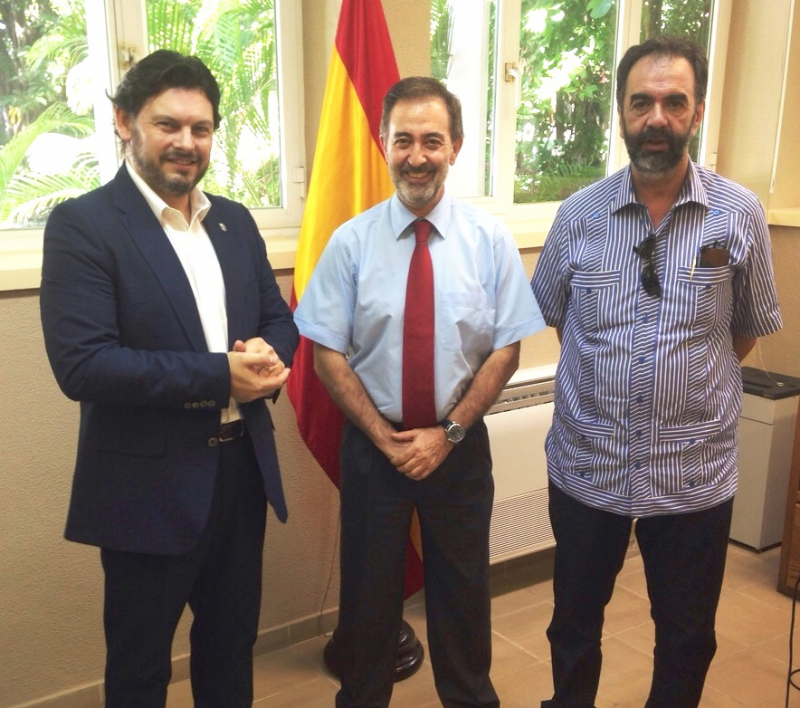 Miranda, el cónsul José Rodríguez Moyano, y el presidente de la Asoc. de Empresarios Gallegos de la República Dominicana (AEGARD) Eduardo Pahíno